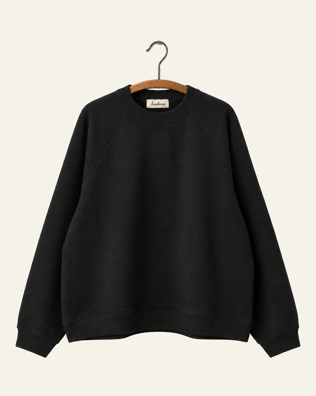 Sarahwear - Sweat Cecil - Noir, vue de face sur cintre
