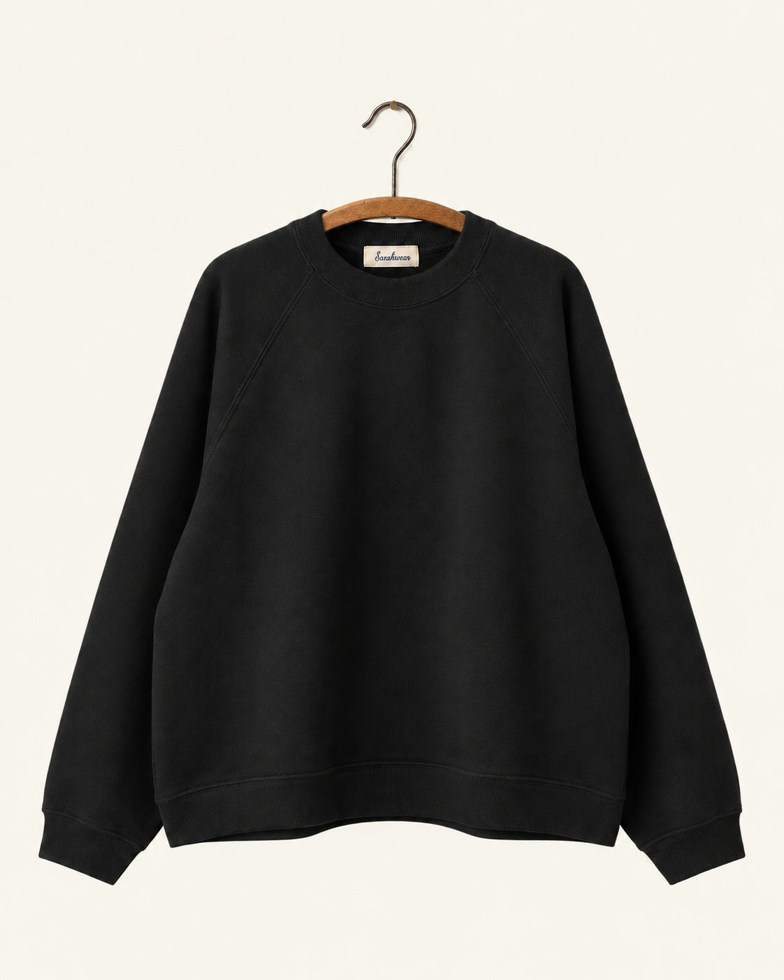 Sarahwear - Sweat Cecil - Noir, vue de face sur cintre