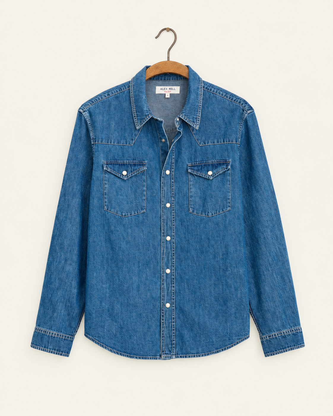 Alex Mill - Chemise Jackson Pocket en denim de coton - Vintage Wash, vue de face sur cintre