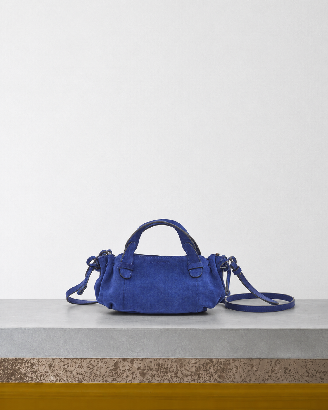 Merci x Gerard Darel - Sac Micro 24 - Bleu sur le banc