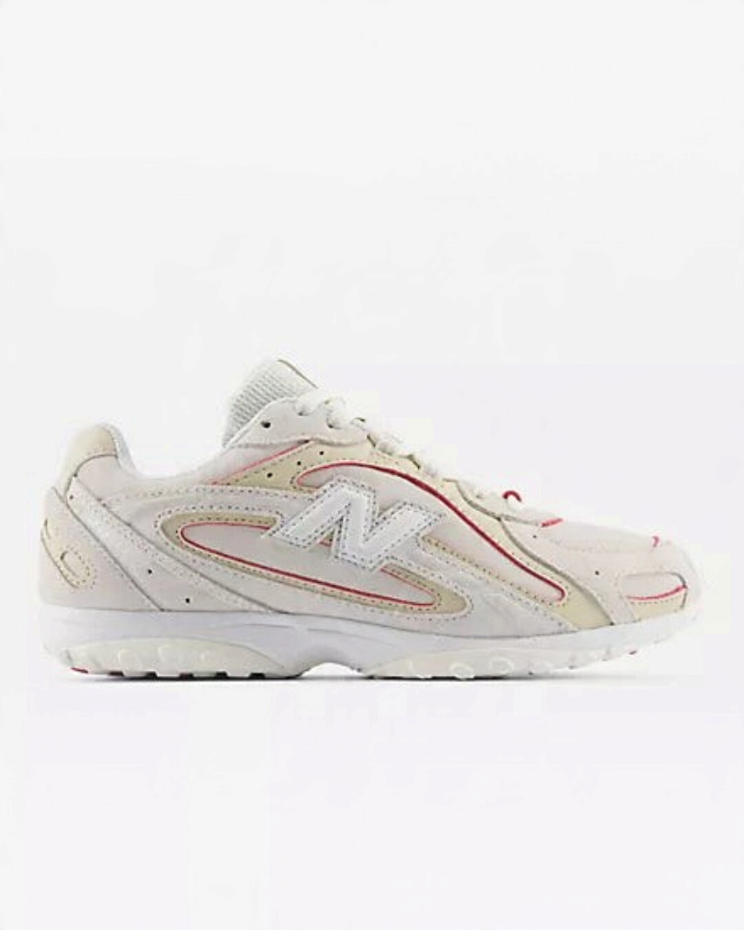 Baskets Merci Paris New Balance 204L couleur Sea Salt en daim et cuir avec logo N et détails rouges